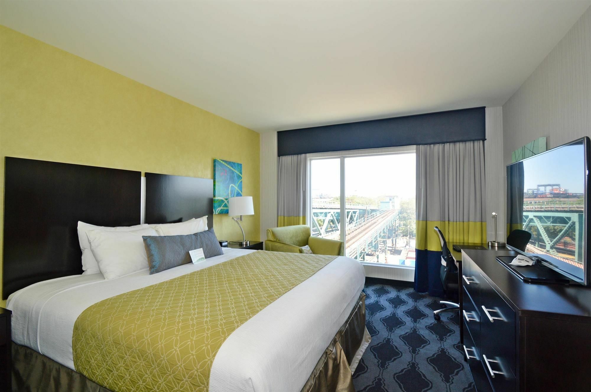 Best Western Plus Laguardia Airport Hotel Queens Нью-Йорк Экстерьер фото