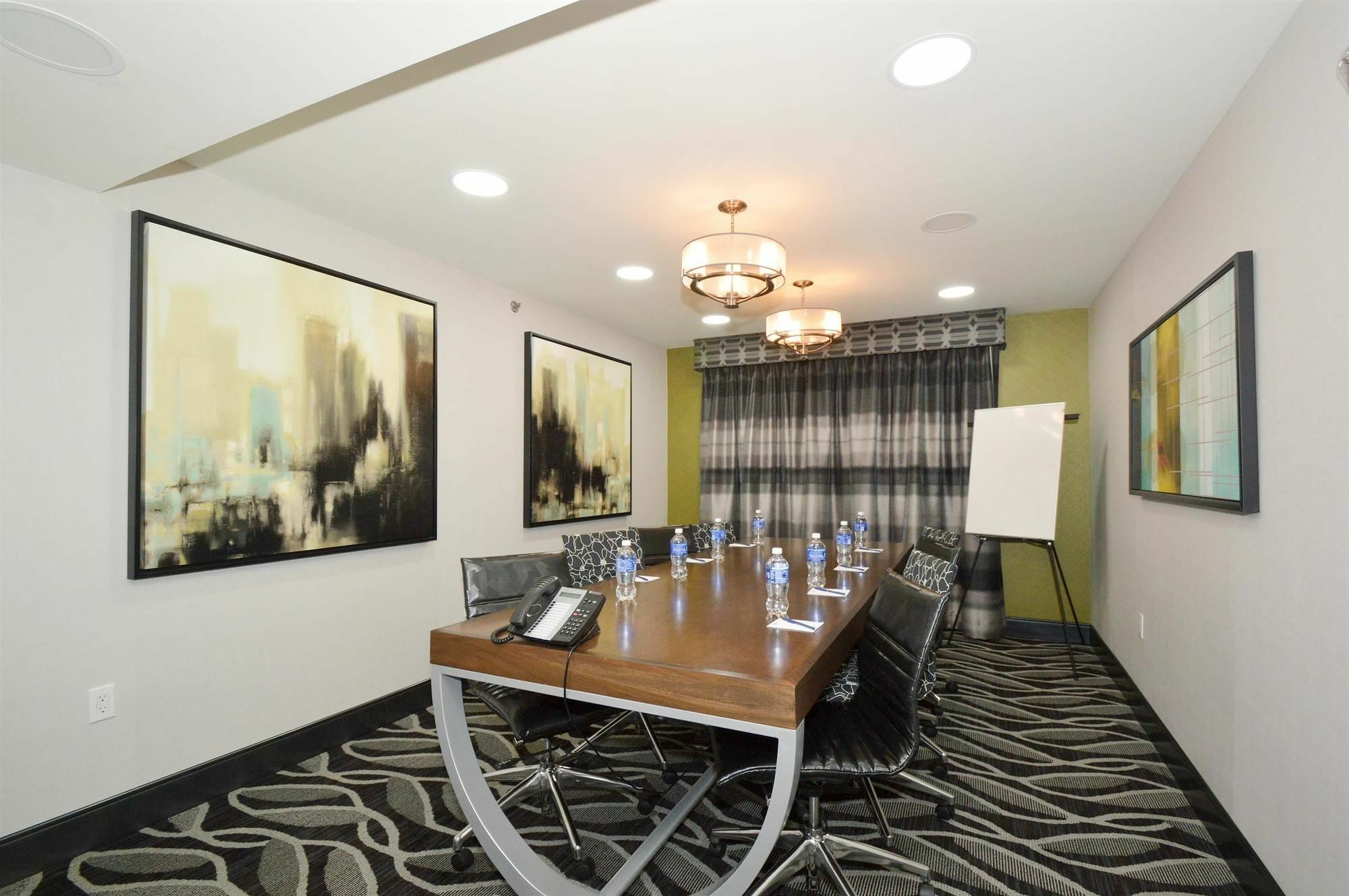 Best Western Plus Laguardia Airport Hotel Queens Нью-Йорк Экстерьер фото
